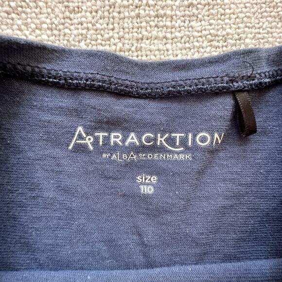 Atracktion by Alba of Denmark Navy Blue Long Sleeve Pocket Tee VGUC 4T - Picture 3 of 3